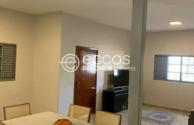 Casa à venda, 3 quartos, 1 suíte, 1 vaga, osvaldo rezende - uberlândia/mg