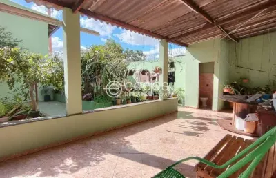 Casa para aluguel, 5 quartos, 1 suíte, 3 vagas, planalto - uberlândia/mg