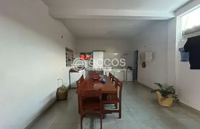 Casa à venda, 3 quartos, 1 suíte, 2 vagas, jardim europa - uberlândia/mg