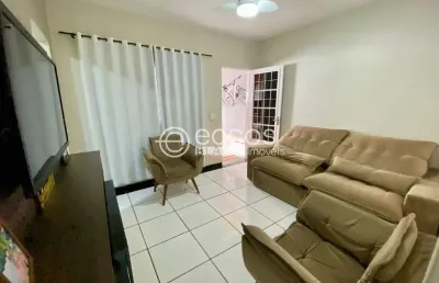 Casa à venda, 3 quartos, 1 suíte, 2 vagas, jardim holanda - uberlândia/mg