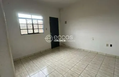 Casa para aluguel, 2 quartos, 1 vaga, centro - araguari/mg