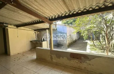 Casa para aluguel, 3 quartos, 1 suíte, 1 vaga, independência - araguari/mg
