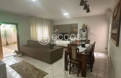 Casa à venda, 3 quartos, 1 suíte, 2 vagas, jardim nenê gomes - uberaba/mg