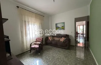 Casa à venda, 3 quartos, 1 suíte, 2 vagas, chácaras tubalina e quartel - uberlândia/mg