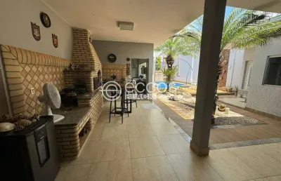 Casa à venda, 3 quartos, 1 suíte, 1 vaga, santa mônica - uberlândia/mg