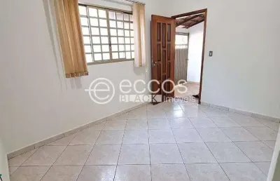 Casa à venda, 2 quartos, 1 vaga, bosque - araguari/mg