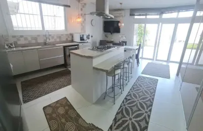 Casa com 4 quartos para alugar na Rua Veríssimo Rosa, Jardim Botânico, Porto Alegre