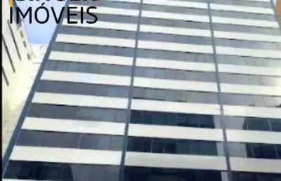 Belíssima sala comercial, andar alto, 28 m², sala de espera, totalmente reformada, bem localizada em prédio moderno, 1 vaga de garagem, 1 banheiro