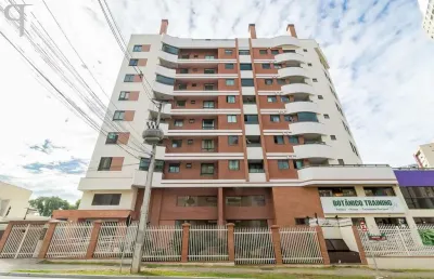 Linda cobertura a poucos passos do jardim botânico de curitiba.