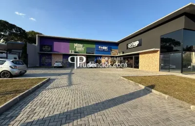 Excelente espaço comercial com 2 banheiros privativos, 160m2 no bacacheri.