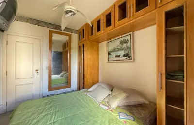 Apartamento à beira mar com 3 dormitórios (3 suítes), 2 vagas, área de lazer, tombo, guarujá/sp