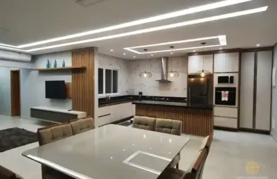 Cobertura luxuosa com vista para a montanha decorada com requinte