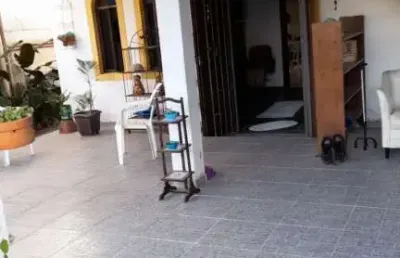 Sobrado com 3 suítes à 200 mts da praia no pereque açu.