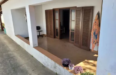 Imóvel com potencial comercial na praia da enseada à venda!