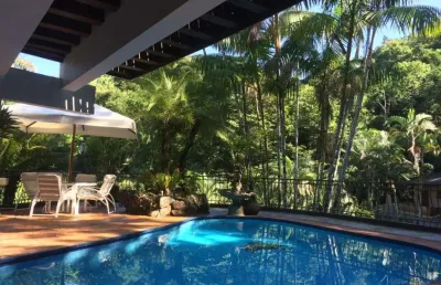 Casa única entre a mata e o mar em condomínio fechado- praia domingas dias- ubatuba -sp