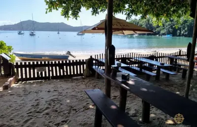 Pousada pé na areia na praia do flamengo - ubatuba-sp