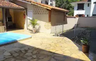 Apartamento térreo no itaguá com 2 dormitórios sendo 1 suíte!