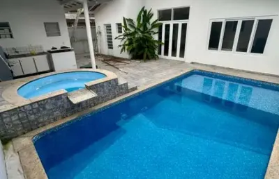 Casa 08 dormitórios para locação definitiva condomínio fechado em ubatuba
