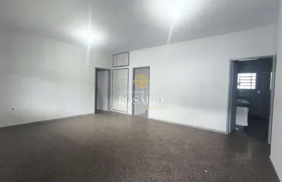 Casa com 7 cômodos no centro de ubatuba para locação comercial.