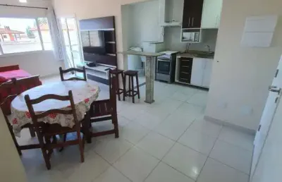 Apartamento com varanda gourmet e vista panorâmica na praia grande.