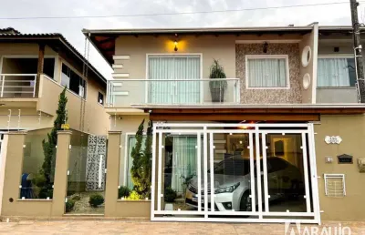 Casa semimobiliada com 3 dormitórios no cordeiros em itajaí
