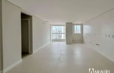 Apartamento com 1 suíte e 2 dormitórios no bairro são judas em itajaí