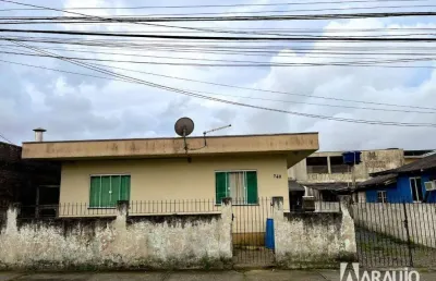 Casa com 2 dormitórios no bairro são joão em itajaí