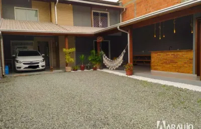 Casa semimobiliada com 2 dormitórios no santa regina em itajaí