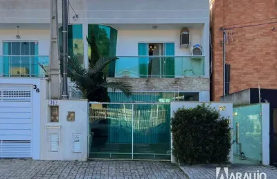 Sobrado semimobiliado com 3  suítes  em balneário camboriú