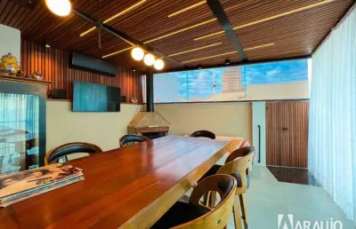 Casa mobiliada e equipada com 1 suíte e 2 demi-suítes no bairro fazenda em itajaí