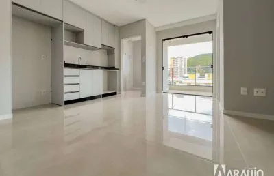 Apartamento semimobiliado com 2 suítes no bairro fazenda em itajaí