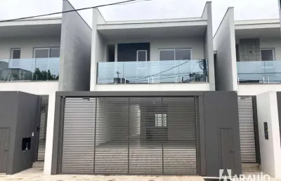 Sobrado com piscina e 3  suítes no bairro são joão em itajaí