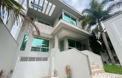 Casa com elevador e 5 suítes na praia brava em itajaí