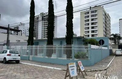 Casa averbada com 1 suíte e 3 dormitórios no bairro são joão em itajaí