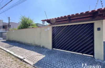 Casa averbada com 2 suítes e 2 dormitórios no bairro são joão em itajaí