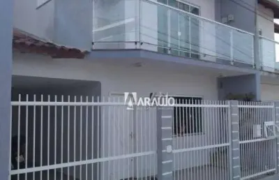 Sobrado com 1 suíte e 2 dormitórios no bairro das nações em balneário camboriú