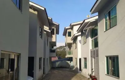 Triplex em condomínio fechado com 1 suíte e 2 dormitórios em balneário camboriú