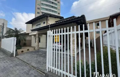 Sobrado com 1 suíte e 1 dormitório no centro de itajaí