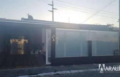 Casa com piscina e 1 suíte + 2 dormitórios no bairro espinheiros em itajaí