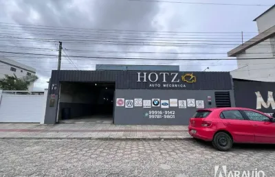 Casa com ponto comercial e 4 dormitórios no bairro são vicente em itajaí