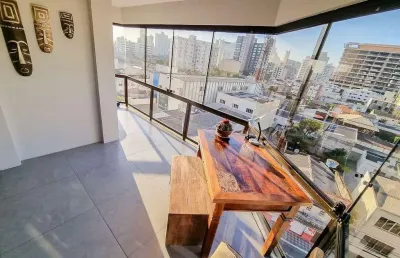 Apartamento semi mobiliado com 1 suíte e 2 dormitórios no centro de itajaí