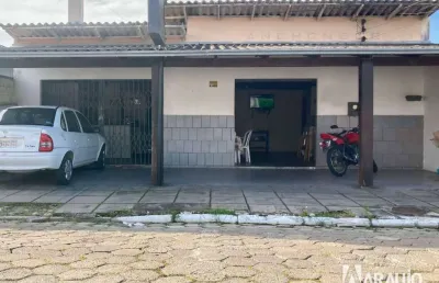 Casa com 02 dormitórios e sala comercial no bairro cordeiros em itajaí