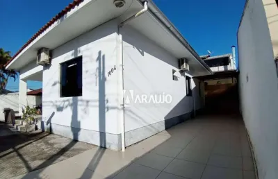 Casa com 03 dormitórios sendo 01 suíte no jd iate clube em balneário camboriú
