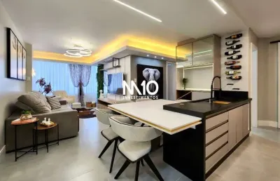 Apartamento de 3 suítes reformado e quadra mar em balneário camboriú