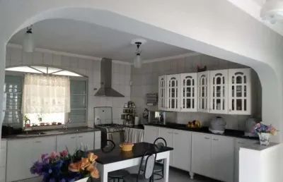 Casa com 03 suítes e piscina próximo a região central da cidade!