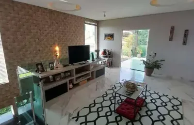 Casa condomínio com portaria 24 horas, próximo a fornac