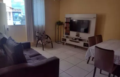 Casa geminada com 03 quartos, próximo ao antigo caipirão!
