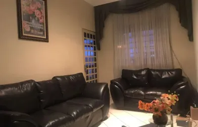Casa geminada triplex, 04 quartos, 03 banheiros, 02 vagas de garagem - parque das acacias - betim