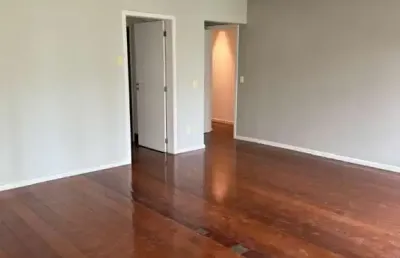 Excelente e luxuoso apartamento localizado no melhor ponto residencial da savassi. 04 quartos sendo 02 suítes, 02 amplas salas de estar e jantar, cozinha com armários, fogão embutido com coifa, acabam