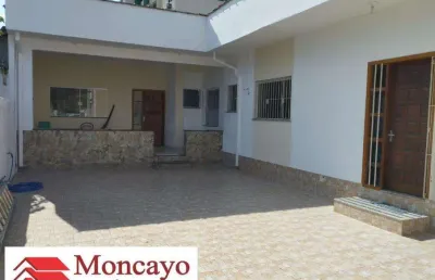 Casa pronta para morar no centro- duas casas completas